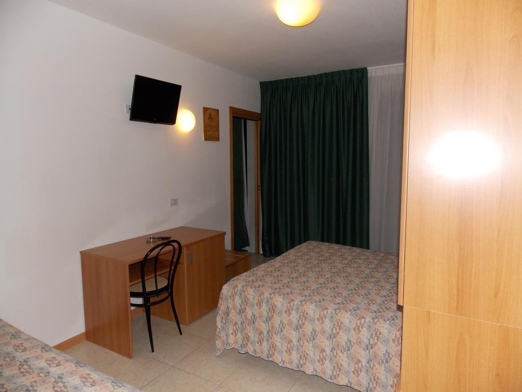 Hotel Colorado Лидо ди Йезоло Екстериор снимка